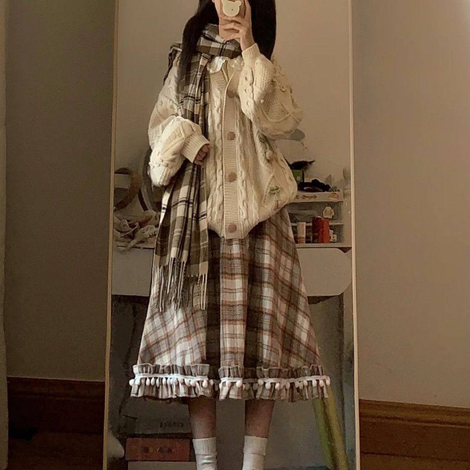 秋冬学院风少女格子毛球半身裙法式复古高腰显瘦百搭A字中长半裙