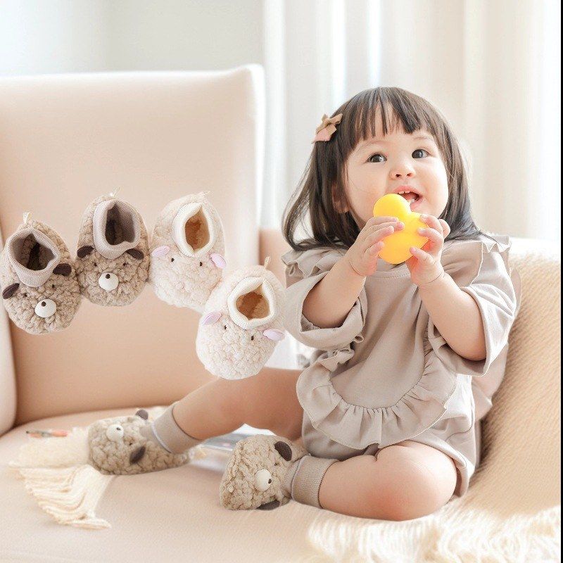 秋冬新生婴儿0--1岁男女宝宝软底加厚鞋袜不掉跟加绒护脚套学步鞋