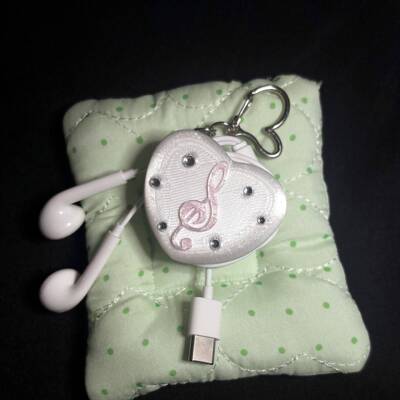 3D音乐爱心有线耳机收纳ins可爱少女心古早设计感包包挂件小配件