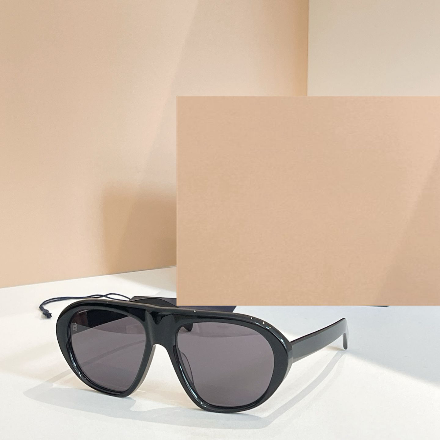 椭圆遮阳太阳镜男女款显脸小素颜