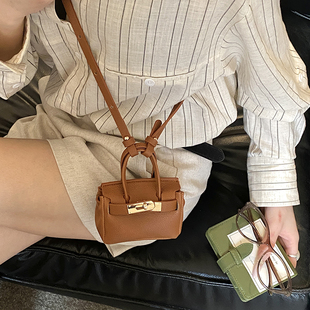 高颜值ins时髦洋气挂脖小巧零钱包迷你耳机包口红包包女2026新款