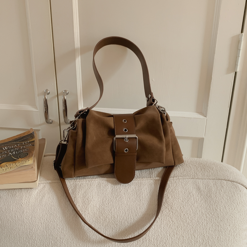 复古绒面邮差腋下包轻奢通勤