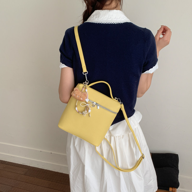 超火双肩包水桶包女式2026春夏新款小众高级感通勤百搭多用小背包,箱包皮具/热销女包/男包,水桶包,淘宝优惠券,粉丝福利购,淘宝优惠卷