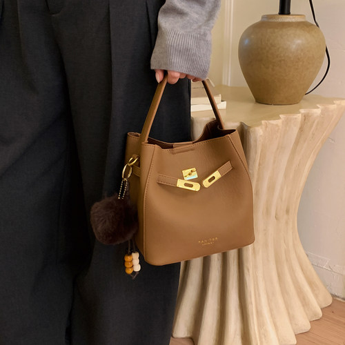 超火手提水桶包女式2025新款