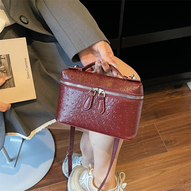 韩国超火高级感鸵鸟纹饭盒手提包女2026新款小方包精致单肩斜挎包,箱包皮具/热销女包/男包,小方包,淘宝优惠券,粉丝福利购,淘宝优惠卷