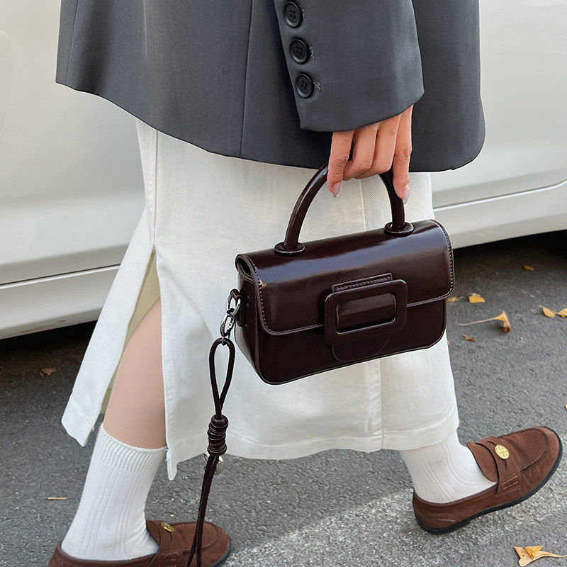 复古邮差风小方包女2025新款时尚百搭轻奢小众高级感手提斜挎包,箱包皮具/热销女包/男包,小方包,淘宝优惠券,粉丝福利购,淘宝优惠卷