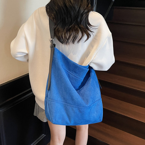 慵懒风休闲托特包2025新款水桶包