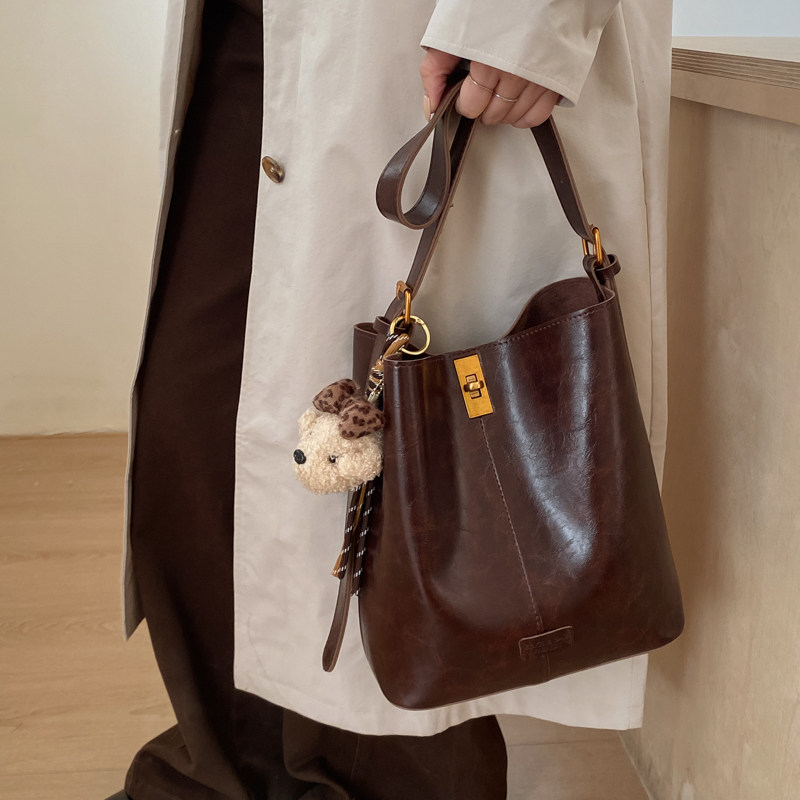 大容量水桶包包女式2026新款轻奢小众高级感日常通勤巨好看托特包,箱包皮具/热销女包/男包,水桶包,淘宝优惠券,粉丝福利购,淘宝优惠卷