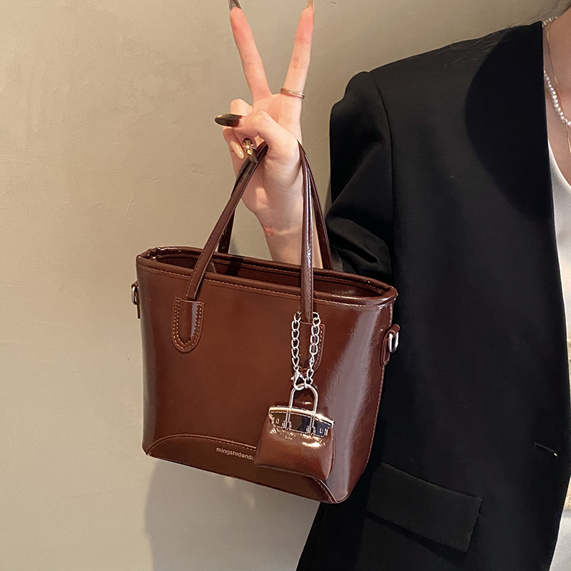 复古油亮面小托特水桶包高级感