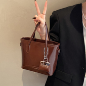 复古油亮面小托特包2026新款 水桶包女百搭手提斜挎包高级质感包包