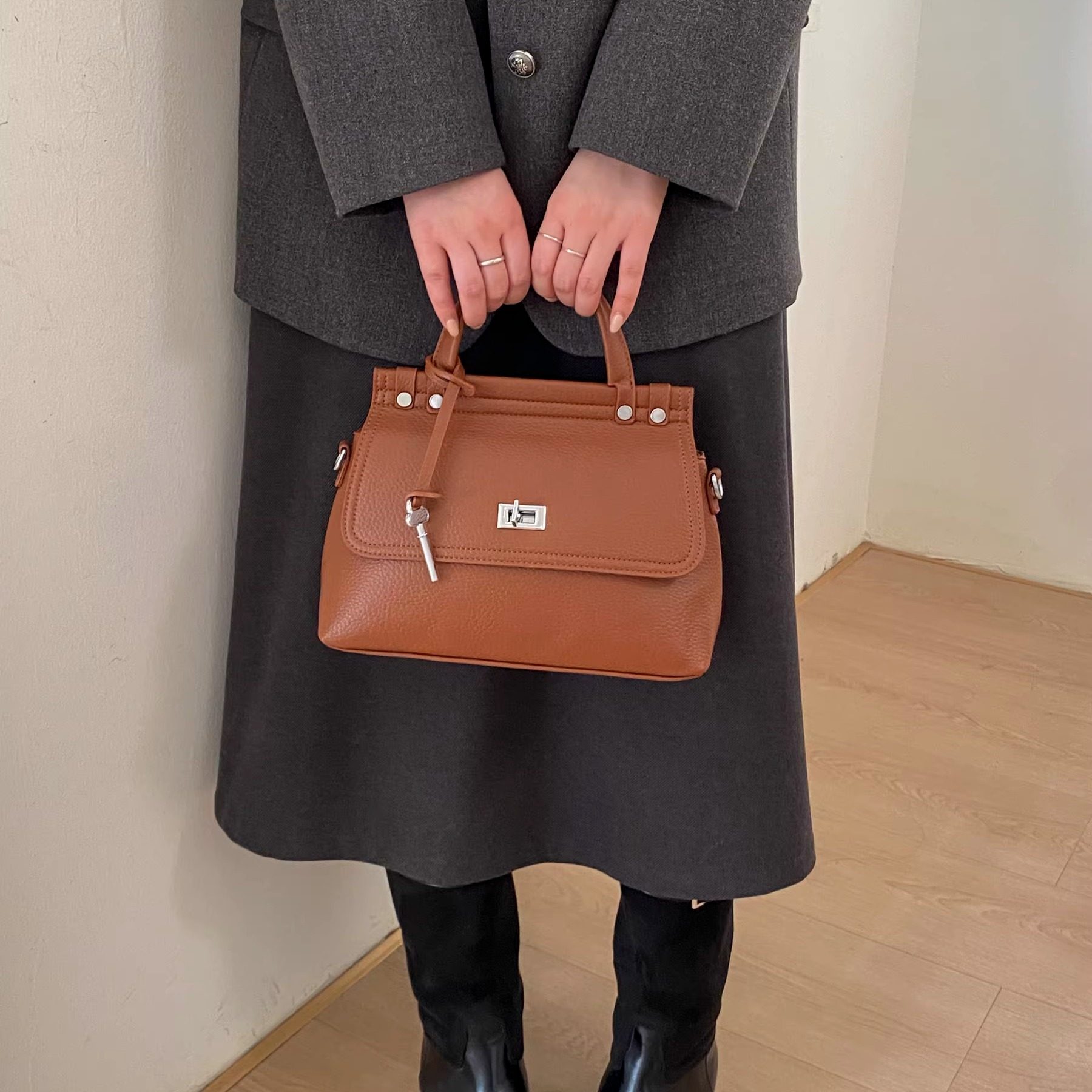 韩系简约包包女2025新款日常通勤手提托特包小众高级感单肩斜挎包,箱包皮具/热销女包/男包,托特包,淘宝优惠券,粉丝福利购,淘宝优惠卷