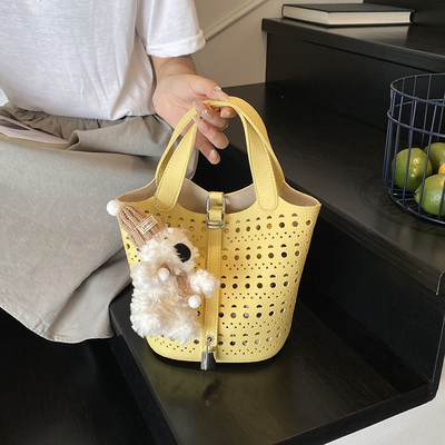 高级感轻奢休闲斜挎小包