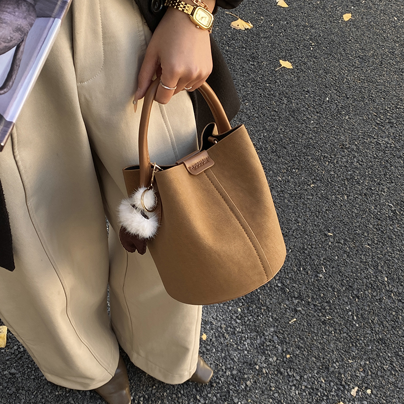 小众轻奢水桶包复古手提包