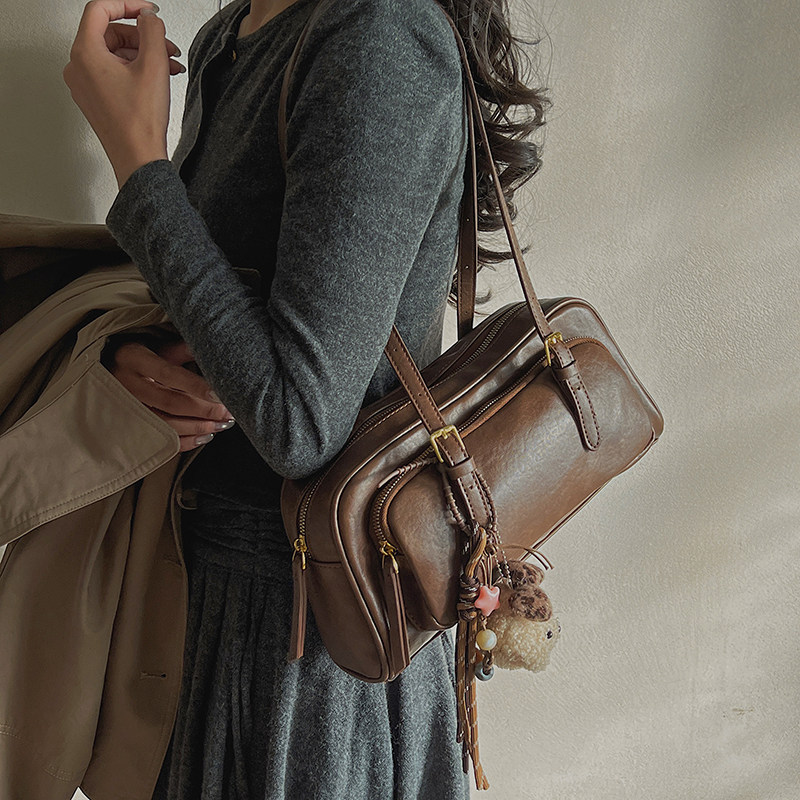 复古腋下包女高级感大容量法棍包百搭单肩手提包波士顿包保龄球包,箱包皮具/热销女包/男包,腋下包,淘宝优惠券,粉丝福利购,淘宝优惠卷