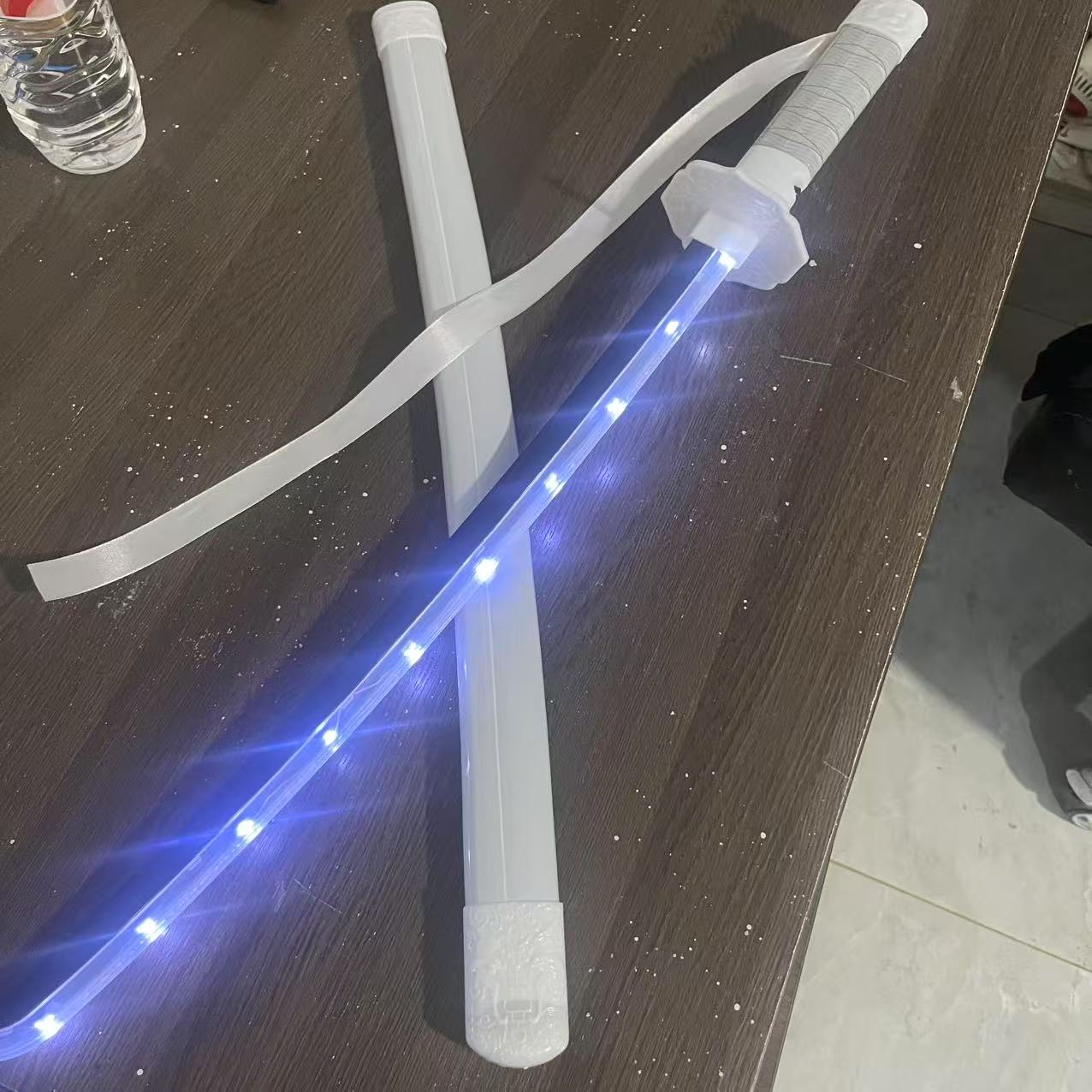 袖白雪发光木刀激光剑