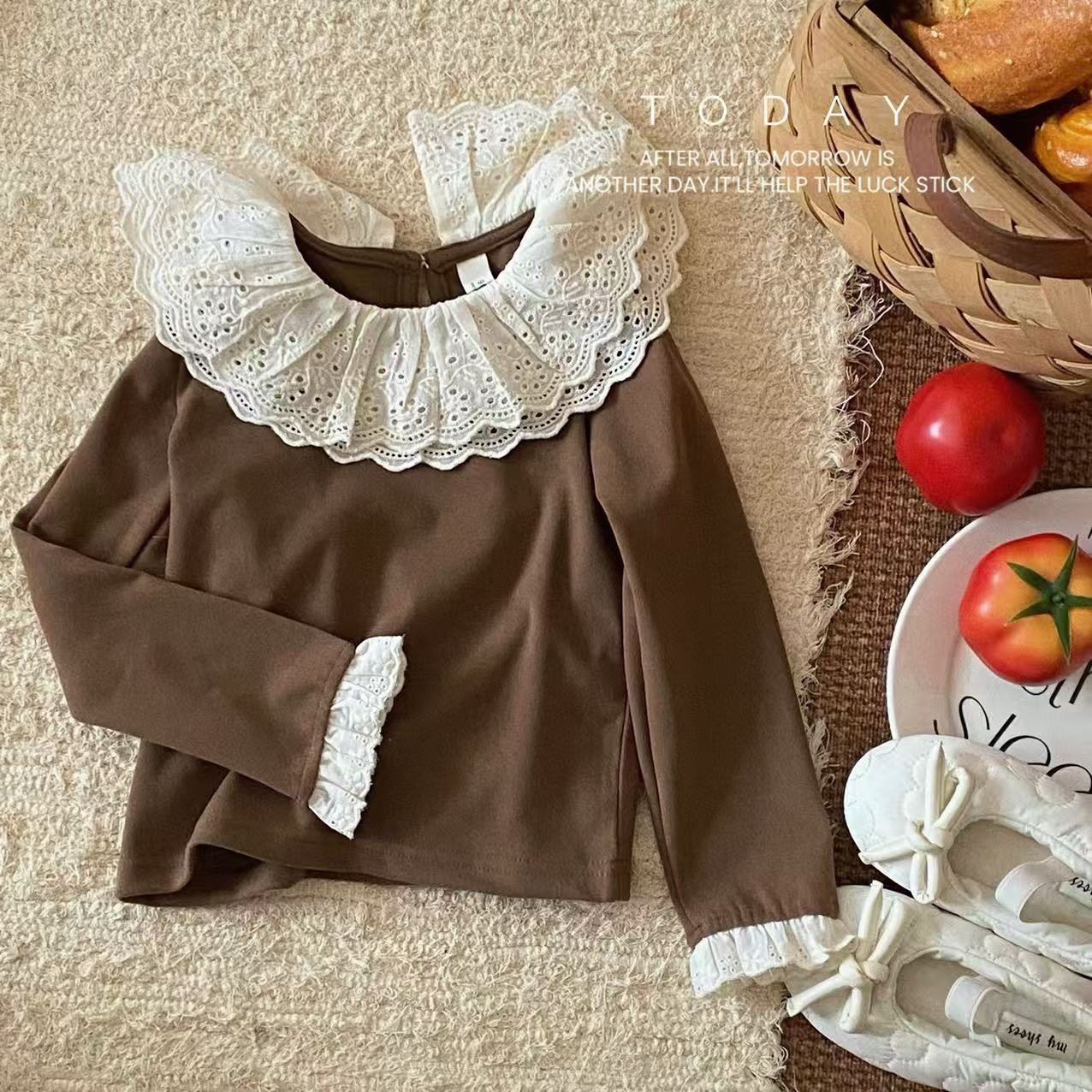 女童打底衫2025秋冬新款韩版女宝荷叶领长袖咖啡色蕾丝花边领上衣