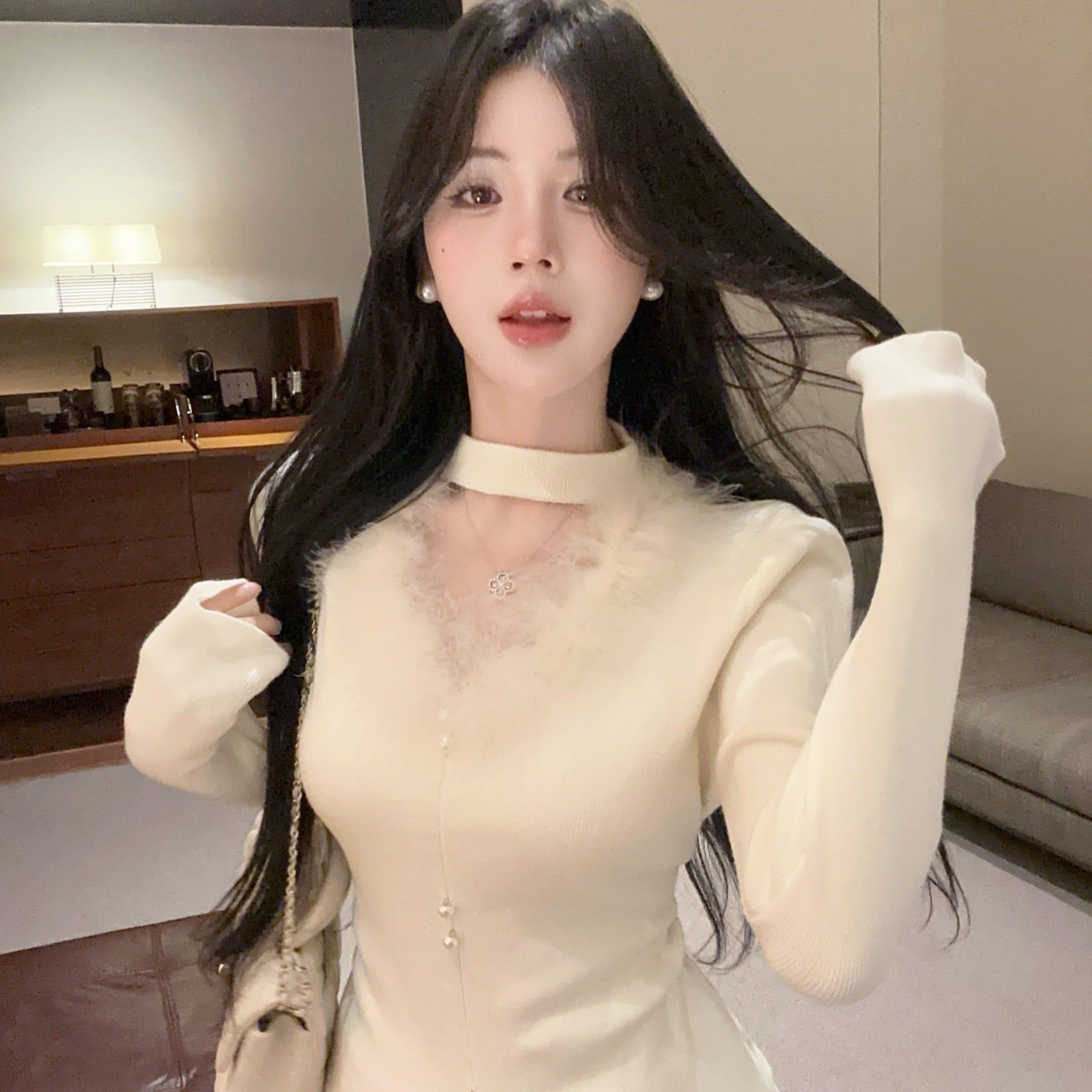 实拍实价 毛茸茸挂脖镂空针织衫女2025秋冬新款不规则毛衣上衣