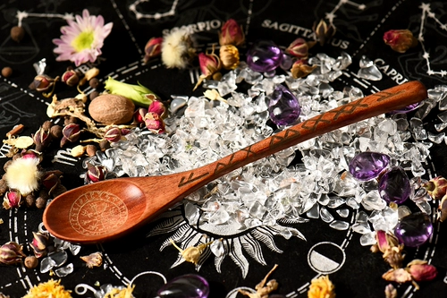 Spoon Nordic Wood, трава медика