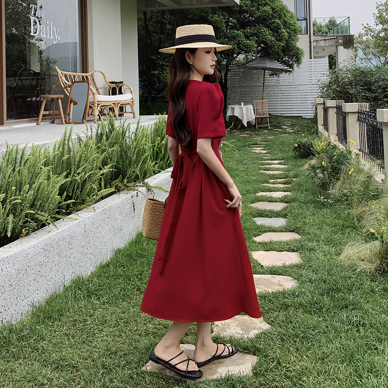 红色方领连衣裙女2025夏季新款法式高级感气质复古轻熟风收腰长裙，女装连衣裙，柒柒家
