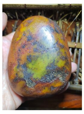 籽料中的大熊猫红皮阳彩籽料原石，新疆碧玉籽料一种密度2.99，