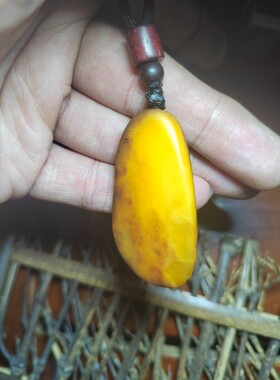 六一八促销中，鸡油黄红皮籽料原石挂件密度2.99黄玉籽料