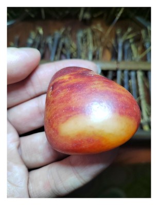 玛丽艳艳红皮羊脂玉籽料原石，新疆和田美玉，密度2.98