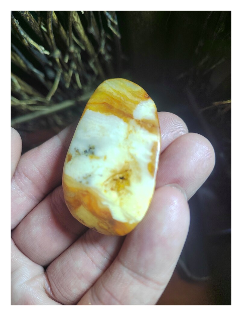 带羊脂白玉七彩蛋白籽料原石,盘一籽料给心情放个假,办公室玩宠