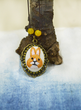 原创手工刺绣生肖可爱兔子项链复古玛瑙珠女士长毛衣链可调节长短