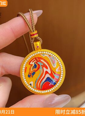 女沙金点钻五彩马圆牌吊坠项链