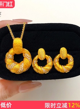 女沙金点钻拉丝可颂面包吊坠项链