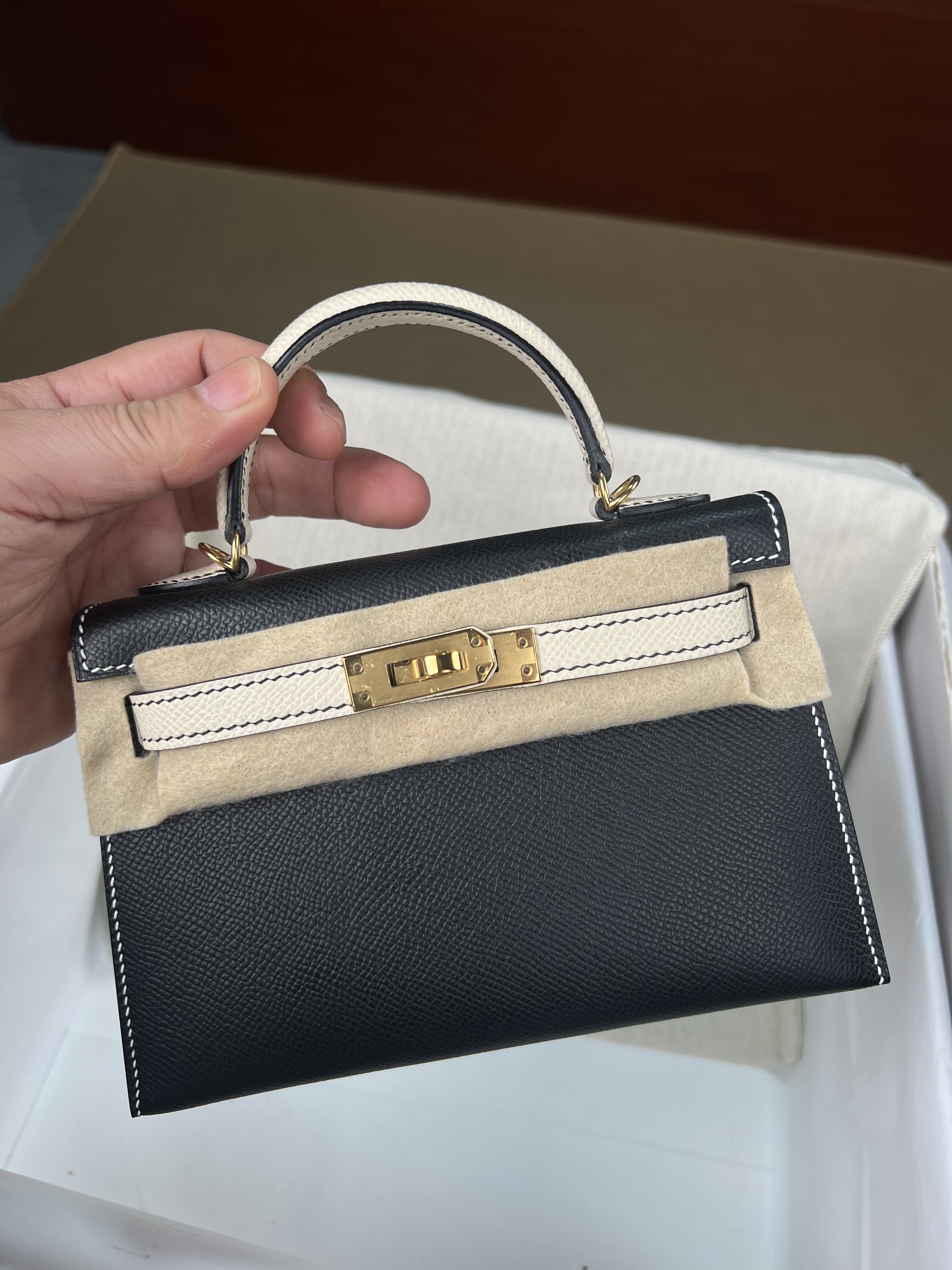 顶顶版本清货  奶昔白拼黑色mini凯莉二代正宗法国HAAS原厂EP皮