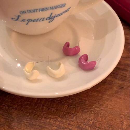 奶系甜豆秋冬耳圈耳环女治愈系耳环小众设计感简约耳钉女新款爆款