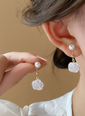 珍珠山茶花耳钉小众设计独特花朵耳环2024新款爆款耳饰耳夹无耳洞