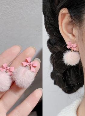 甜美温柔粉色蝴蝶结毛球耳环新年喜庆可爱毛绒耳钉无耳洞耳夹耳饰