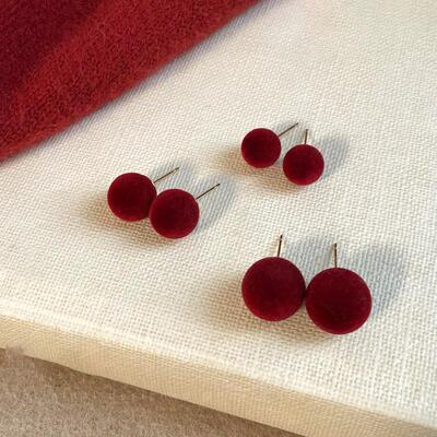 简约高级感酒红丝绒圆球耳钉女温柔独特个性精致时尚百搭耳环耳饰