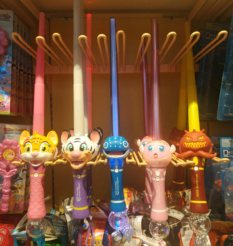 珠海长隆海洋王国纪念品 吉祥物河豚发光棒粉红色发光玩具公仔