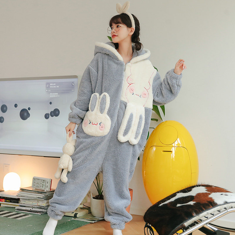 连体睡衣女冬季加绒加厚珊瑚绒可爱卡通法兰绒保暖连帽家居服秋冬