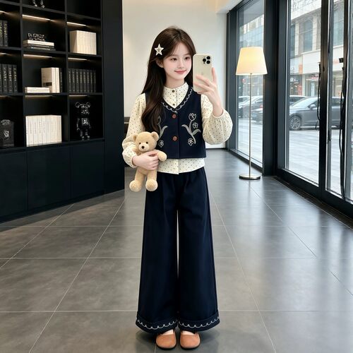 VYEO女童秋季刺绣马甲三件套