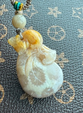 数钱袋子 珊瑚玉冰透粉底透花金鼠吊坠