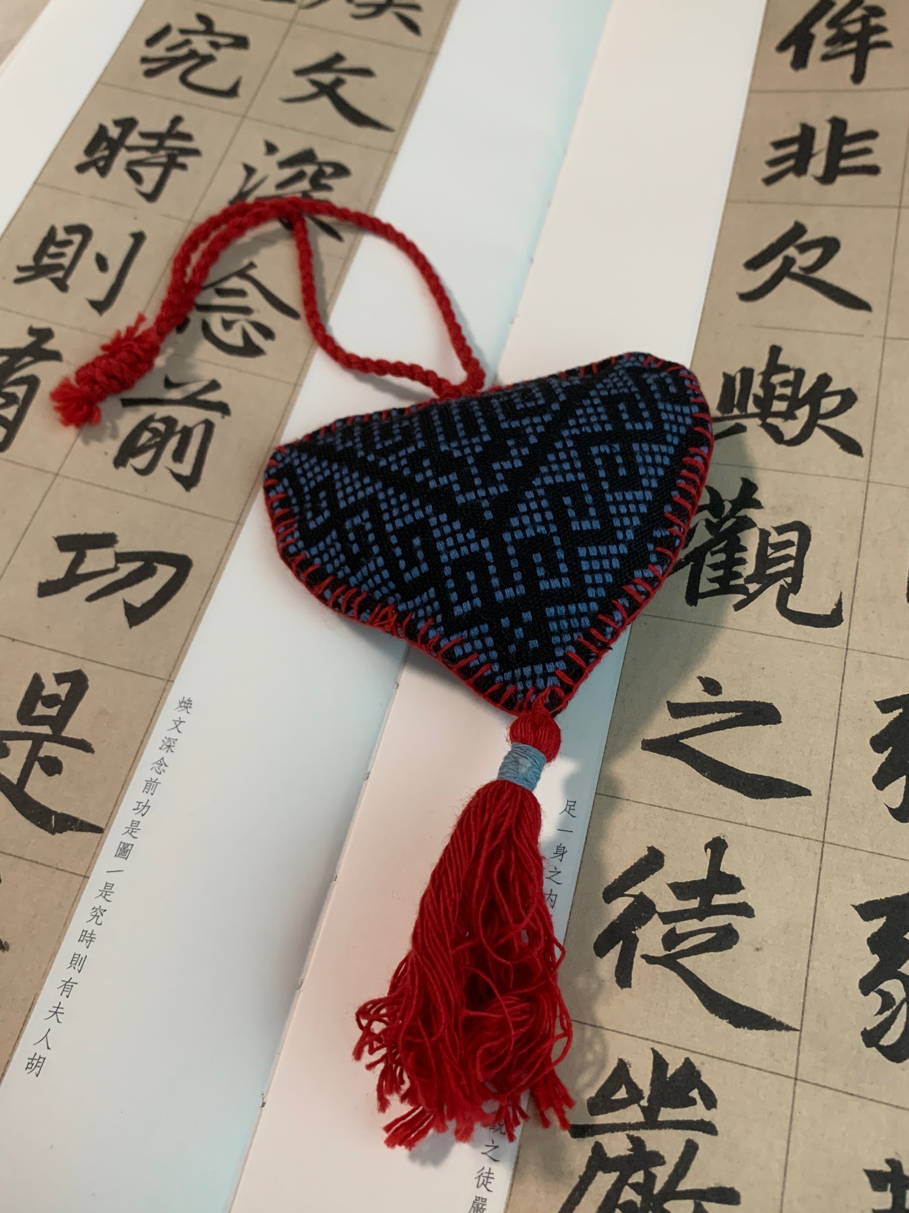 心形黎锦黄花梨香囊包