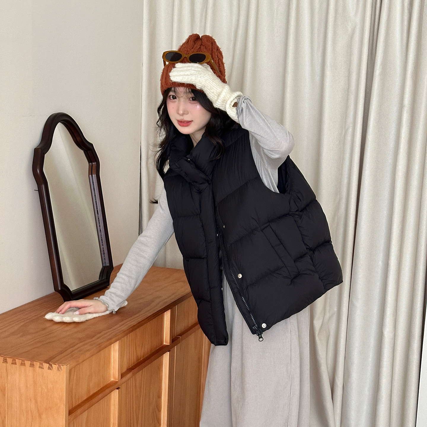 叁个黄羽绒服女2026冬季新款95白鸭绒背心马甲加厚连帽外套