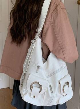 2024新款搭配款韩版简约个性百搭时髦拉链口袋肌理PU皮双肩单肩包