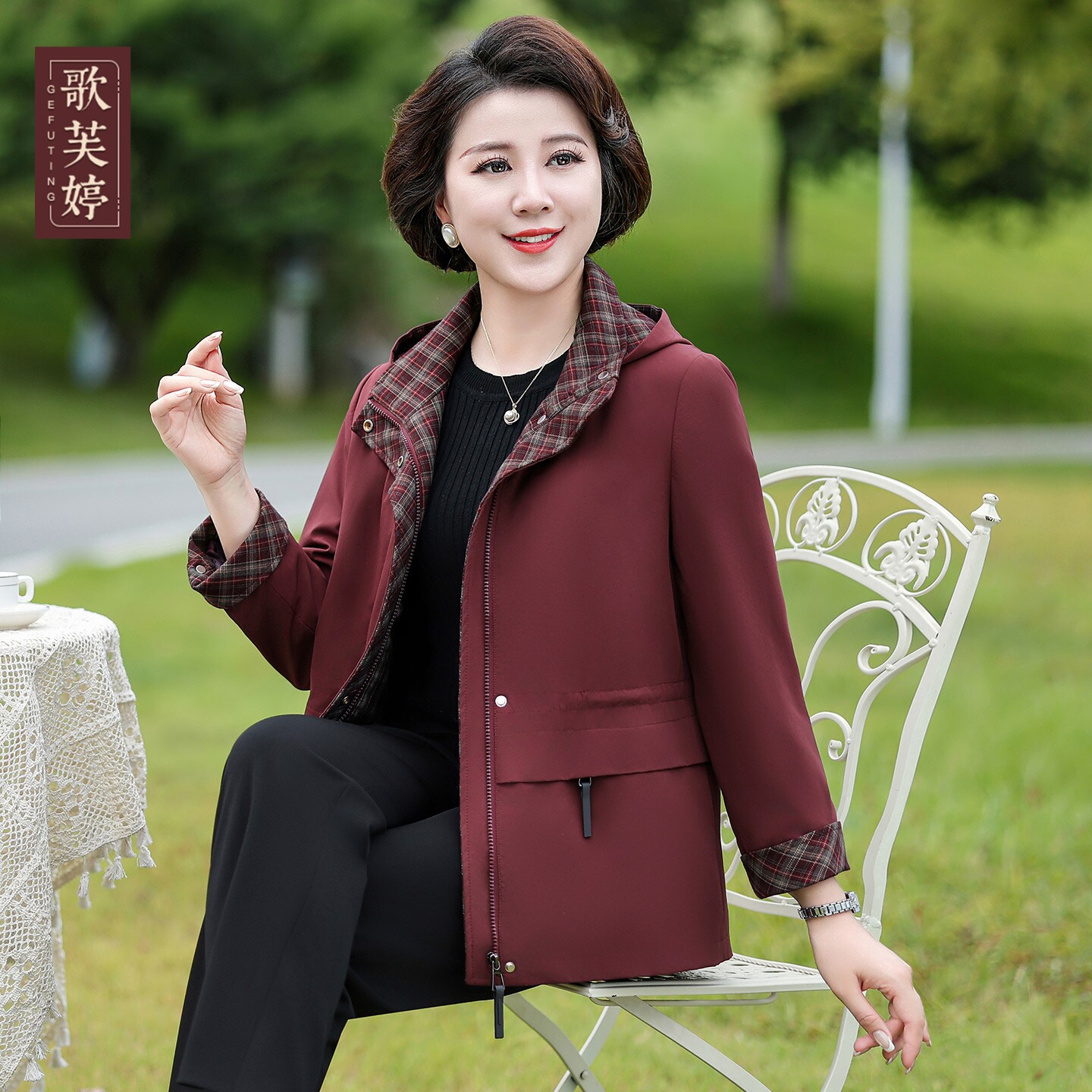 胖妈妈连帽风衣春秋显瘦外套洋气大码减龄夹克中老年60岁奶奶女装