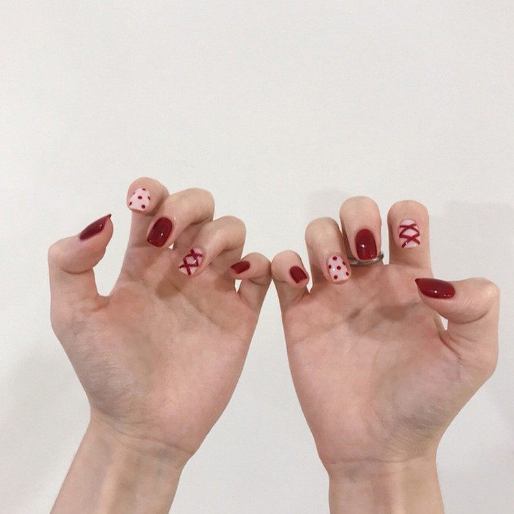 2025年新款儿童美甲穿戴甲高级感短款显白红色绑带24片假指甲贴片,彩妆/香水/美妆工具,穿戴甲/甲片,淘宝优惠券,粉丝福利购,淘宝优惠卷