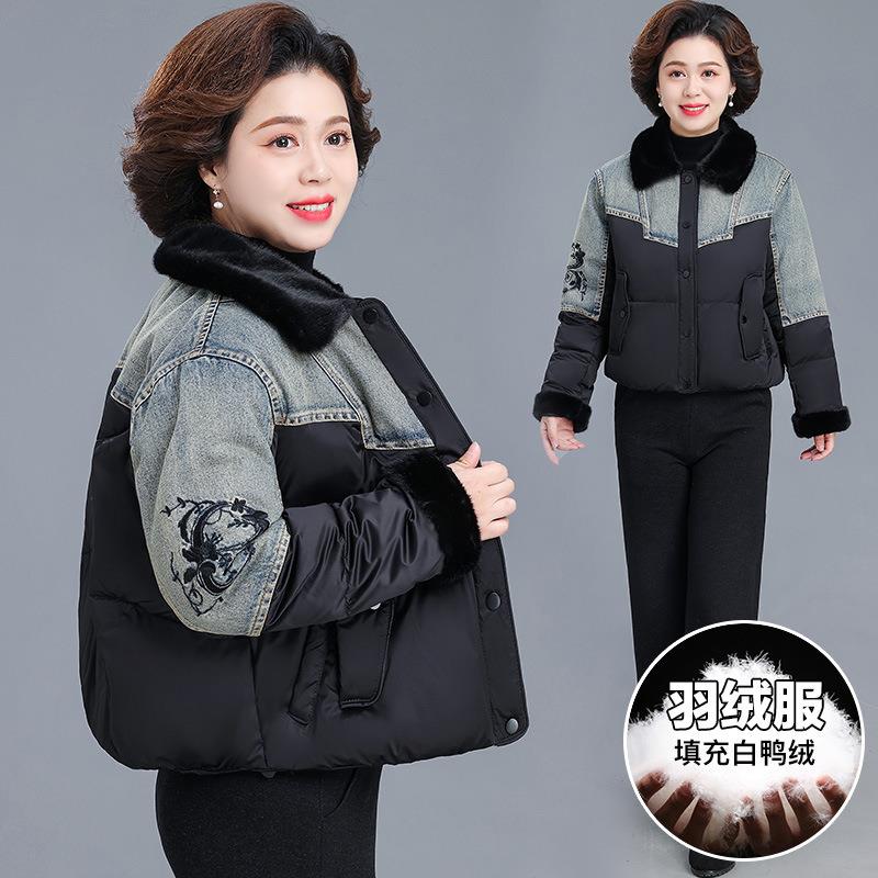 2025新款时尚短款大码羽绒服拼接牛仔单排扣刺绣厚款棉服外套女