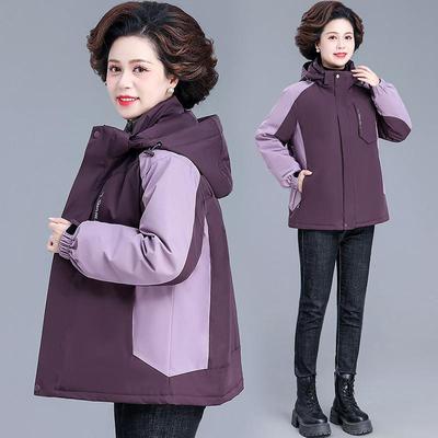 中老年人秋冬冲锋衣外套女款冬装三合一可拆卸中年妈妈冬季羽绒服