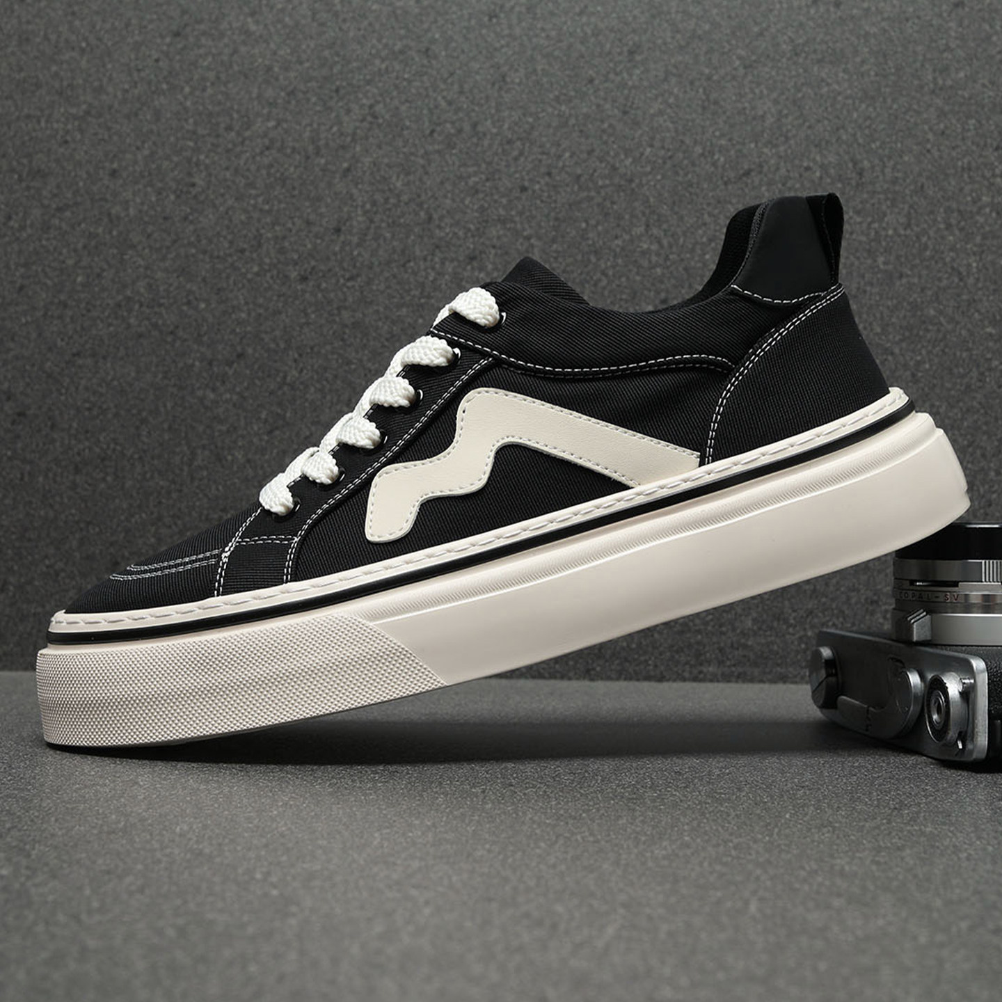 帆布鞋男款2026春季新款时尚百搭休闲鞋男轻便舒适透气鞋子男板鞋