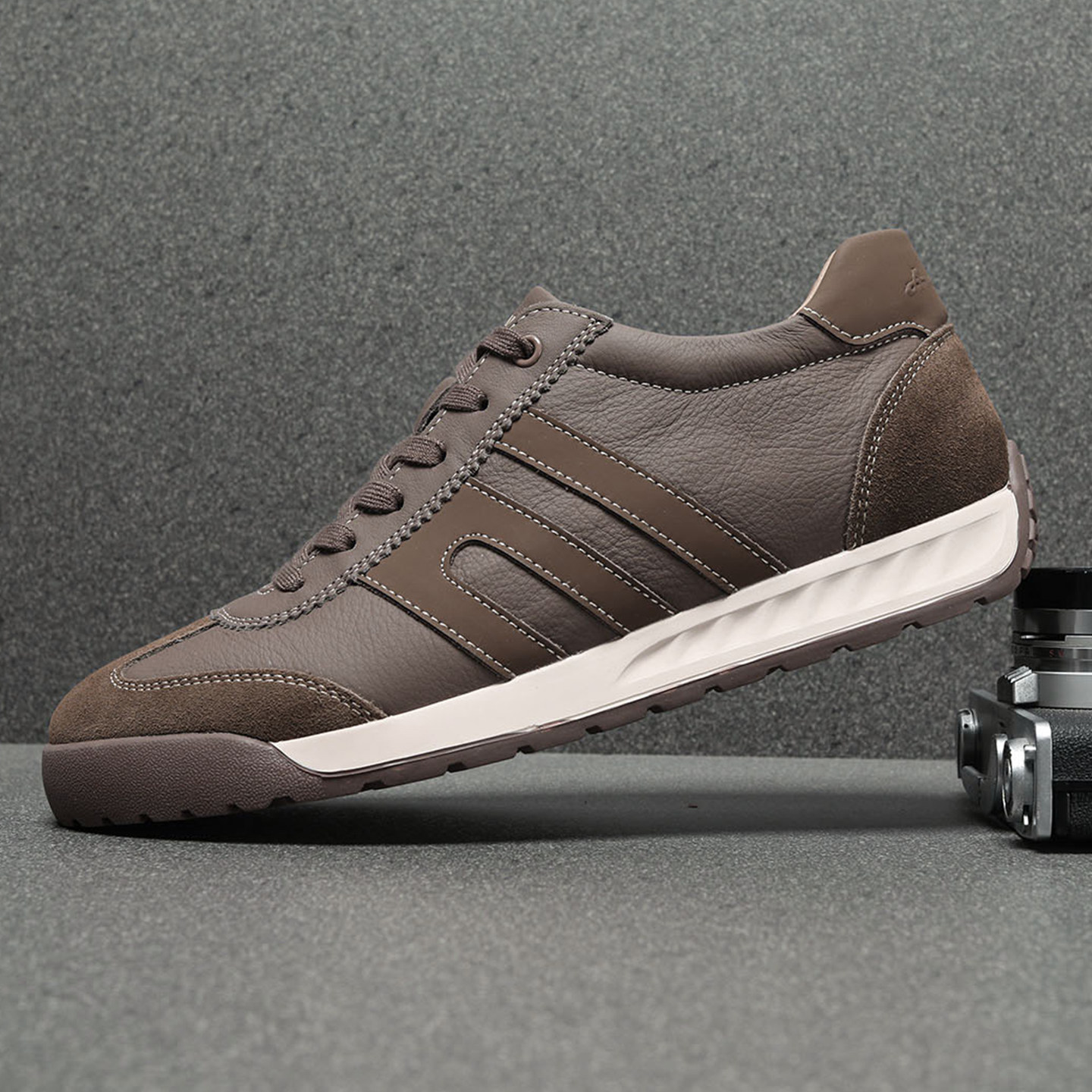 冬季男鞋2025新款真皮运动鞋男加绒保暖休闲鞋软底舒适德训鞋男款