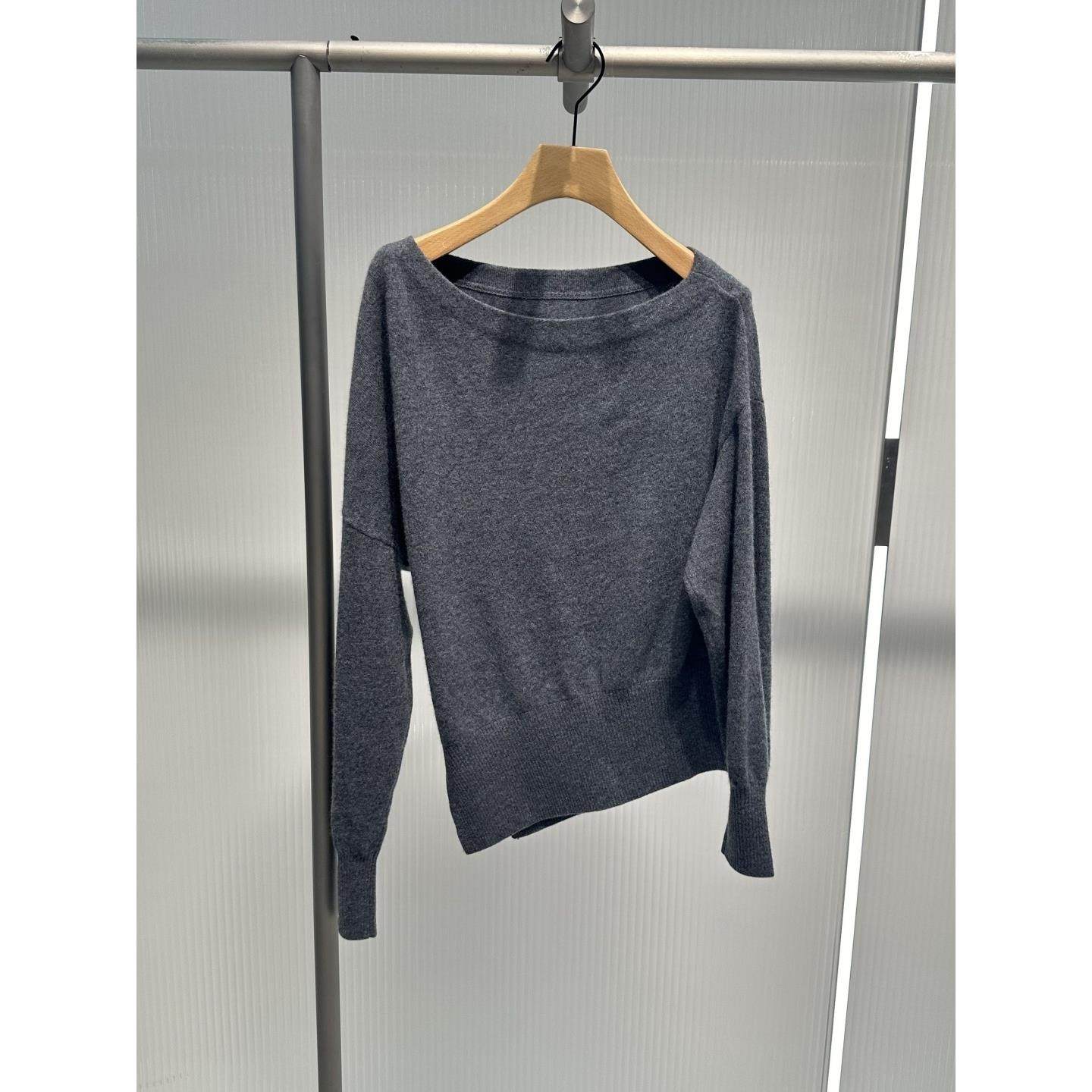 艾诺丝2025年秋季新款不规则绵羊毛漏肩长袖针织衫女上衣AR804127