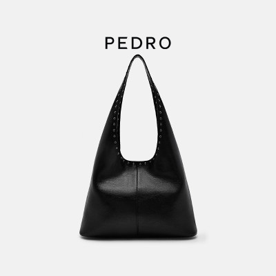 PEDRO铆钉装饰托特包25秋季新款女包简约气质hobo包PW2-36390019
